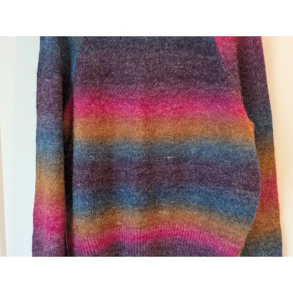 BB Dakota Steve Madden Small Acrylic Rainbow Stripe Sweater Pink Blue Ombré